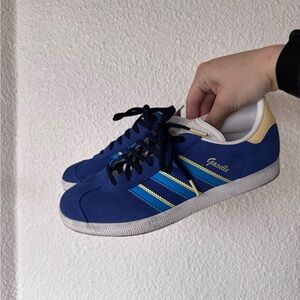 Women’s adidas blue gazelles - 8